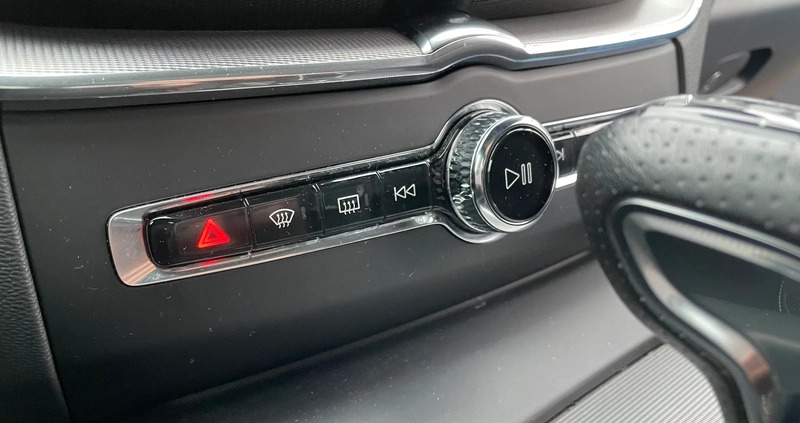 Volvo XC 60 cena 144900 przebieg: 60000, rok produkcji 2019 z Zabłudów małe 781